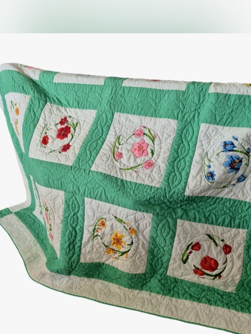 Vintage Handmade Quilt With Floral Design 84"X 67"